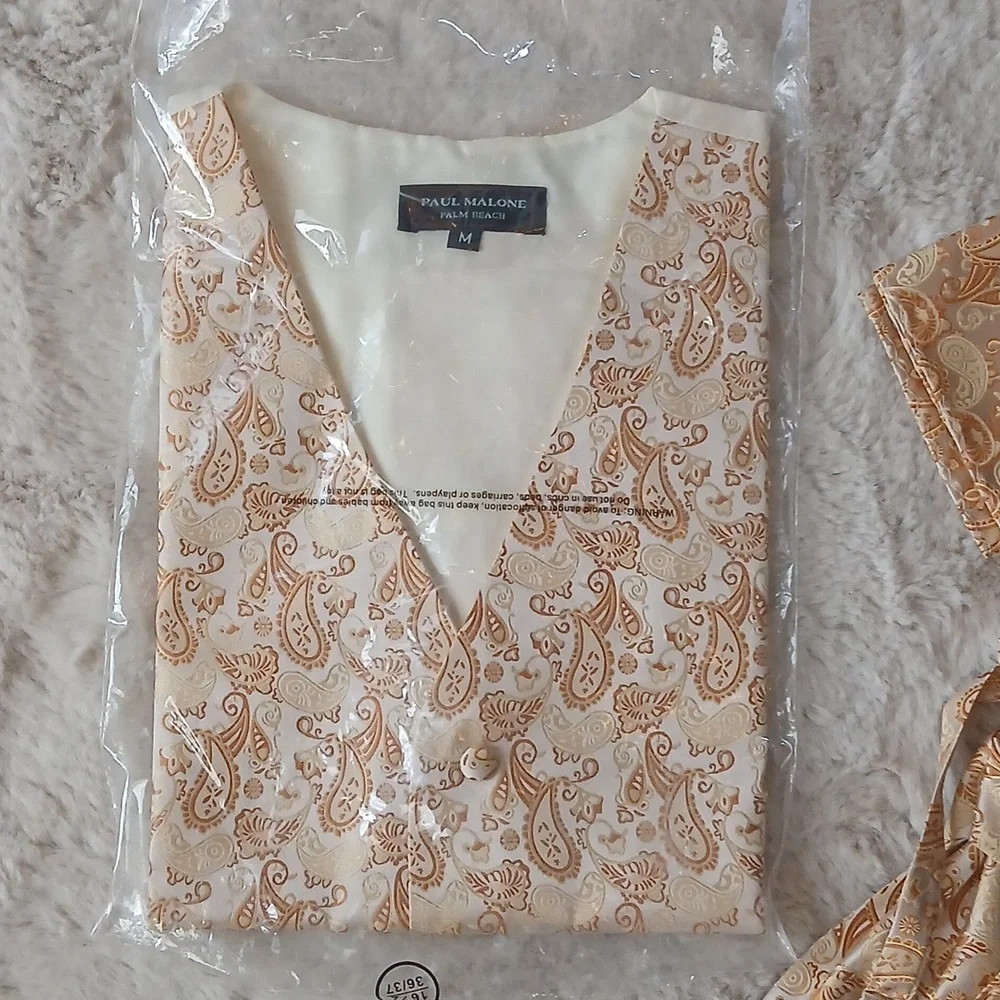 New Paul Malone Gold Paisley Tuxedo Vest Set. 3 Pc